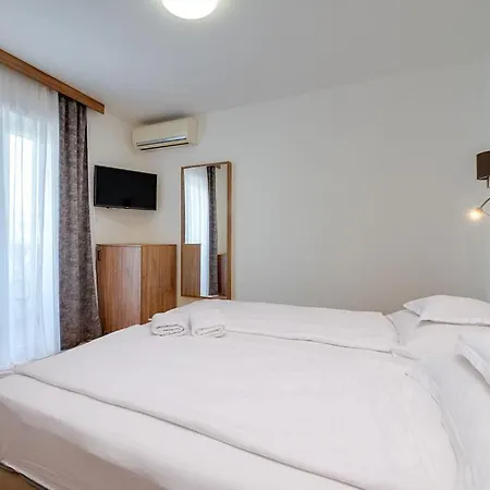 Dosen Ii Gasthuis Baška