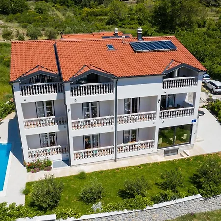 Πανσιόν Dosen Ii *