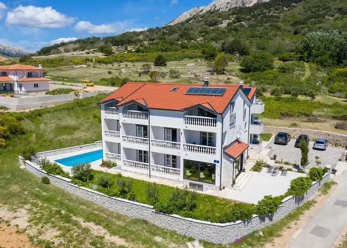 Dosen Ii בית הארחה